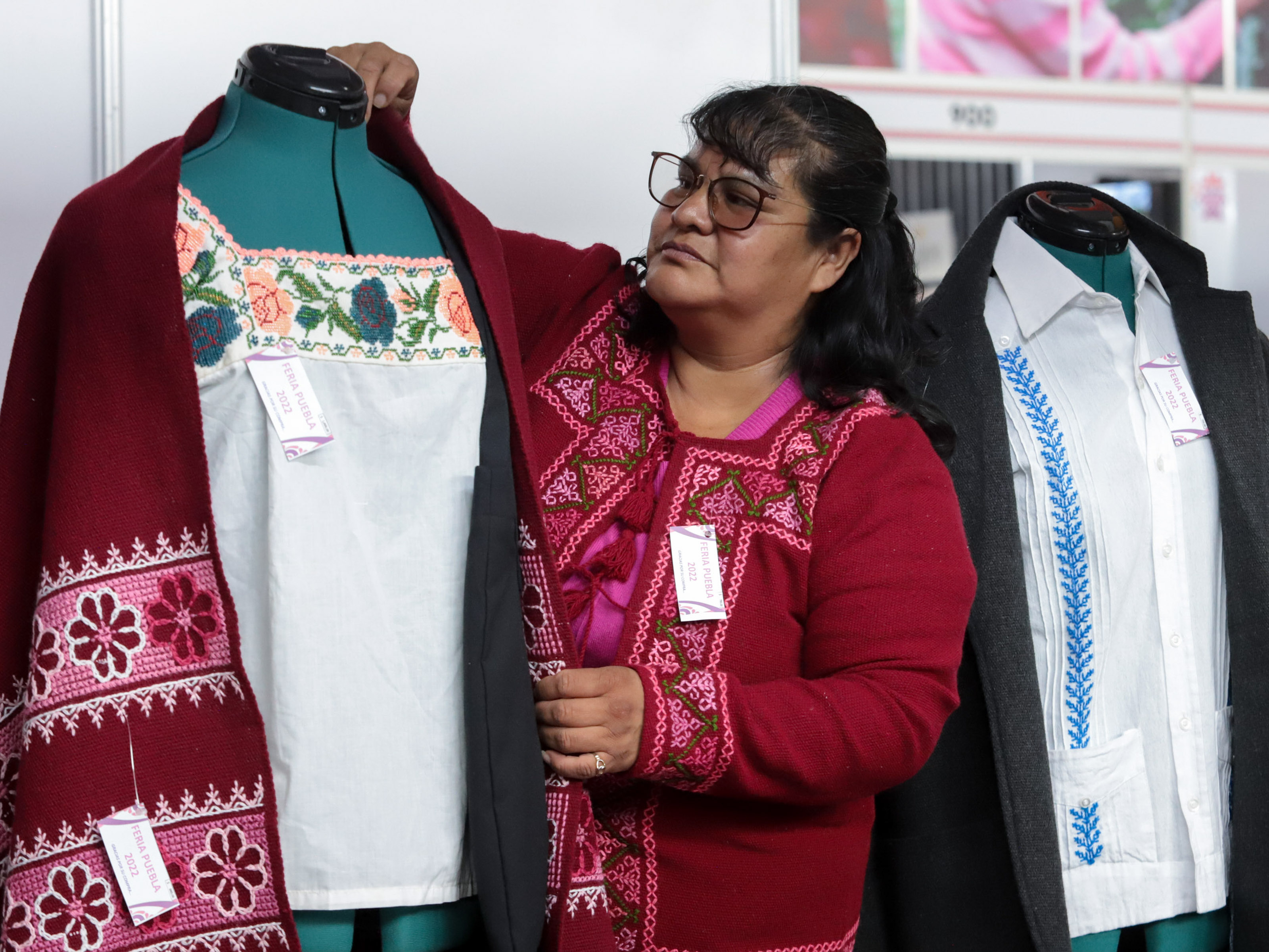 Apoya SEDIF a productores y artesanos con módulos en Feria de Puebla 2022