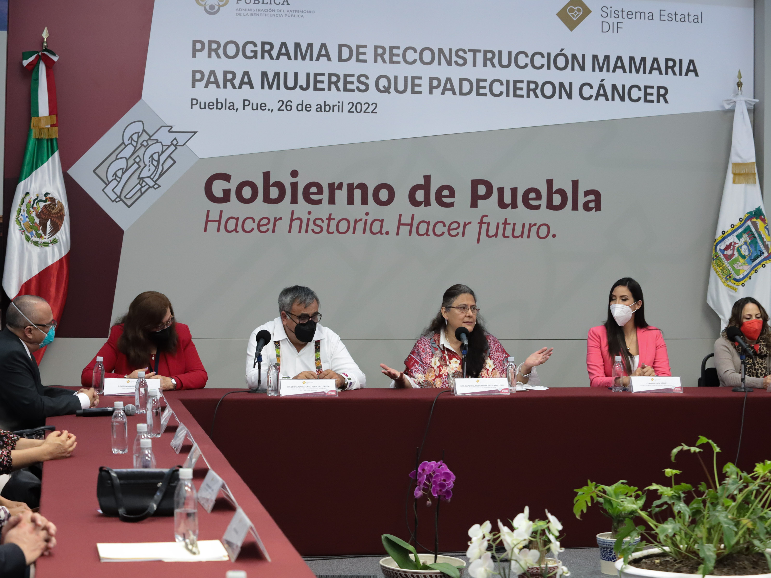 Con cirugías mamarias, SEDIF, Salud y Beneficencia Pública cambian vidas de poblanas que padecieron cáncer