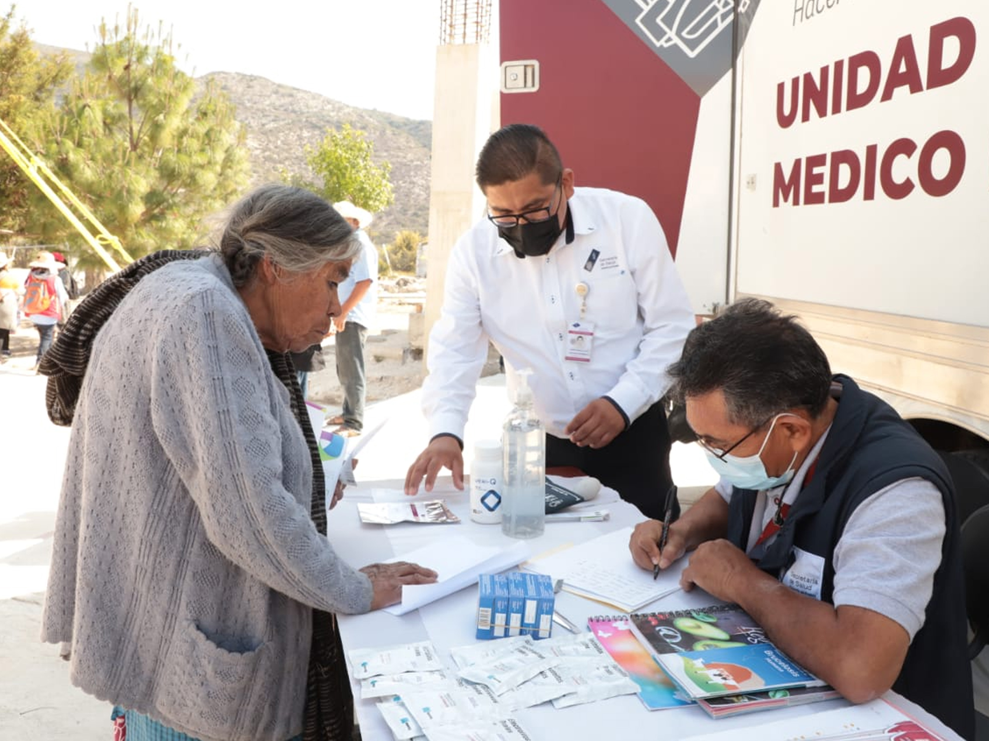SEDIF realiza jornada de salud y entrega apoyos en Tehuacán