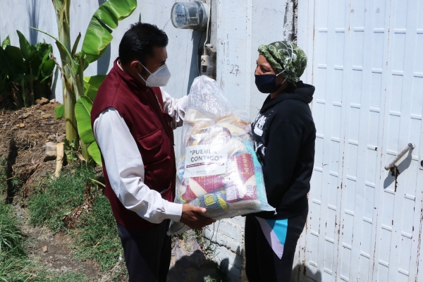 Otorga SEDIF apoyo alimentario a familia de Acatepec
