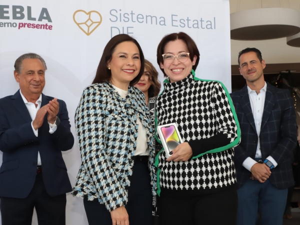 Entrega Gaby Bonilla premio a ganadores de Sorteo para la Asistencia Social