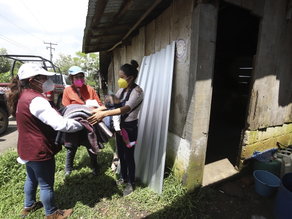 Concluye SEDIF primera semana de entrega de apoyos a damnificados por huracán “Grace”