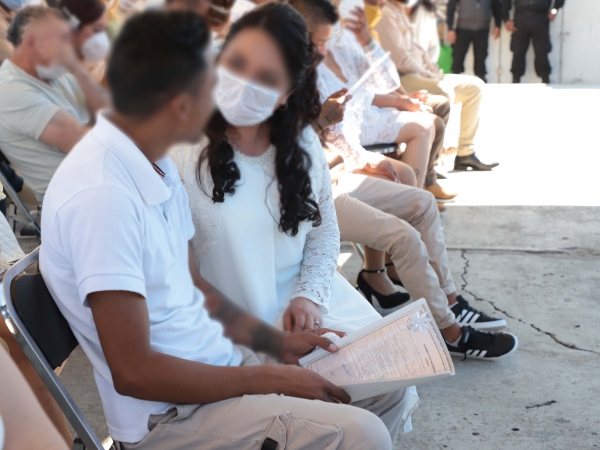 Con matrimonios gratuitos, SEDIF y Registro Civil brindan certeza jurídica a población del Cereso de San Miguel