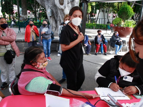 Inician SEDIF, Salud y SMDIF “Feria de la Salud por las Mujeres” en el zócalo