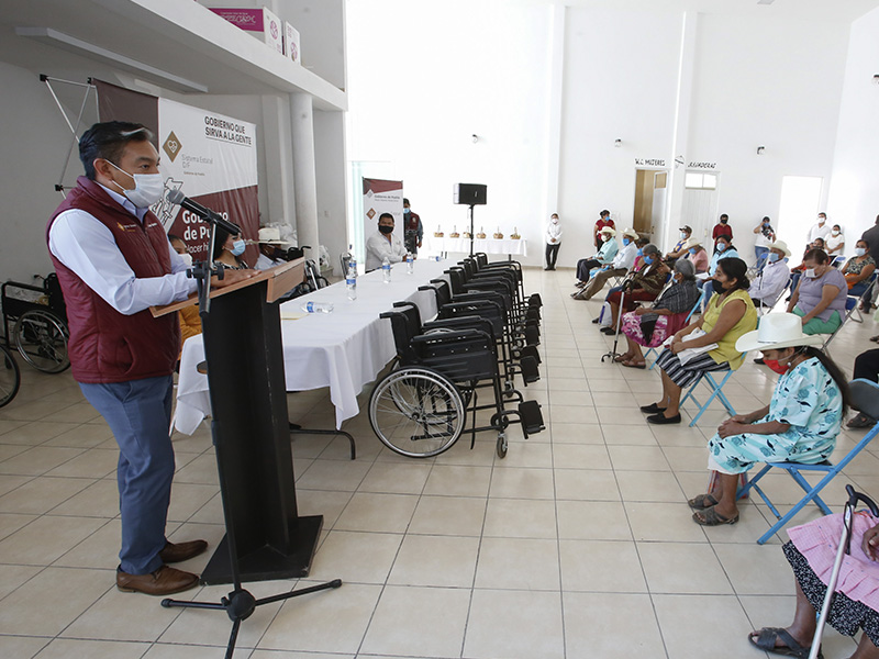Atiende SEDIF a personas con discapacidad de Xayacatlán