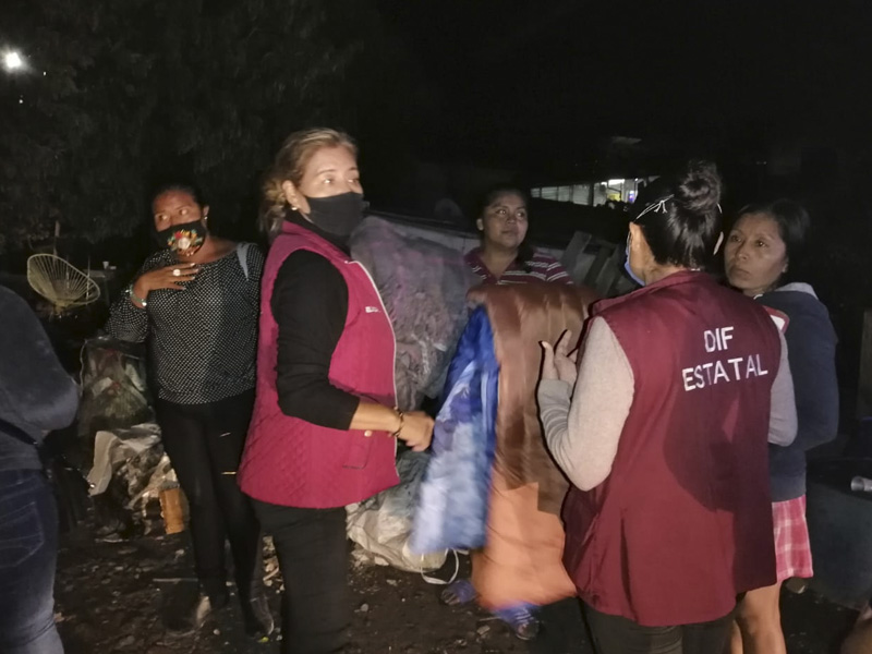 Atiende SEDIF a familias de San Martín Alchichica damnificadas por lluvias