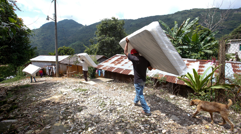 Concluye SEDIF entrega de colchones en albergues indígenas del estado