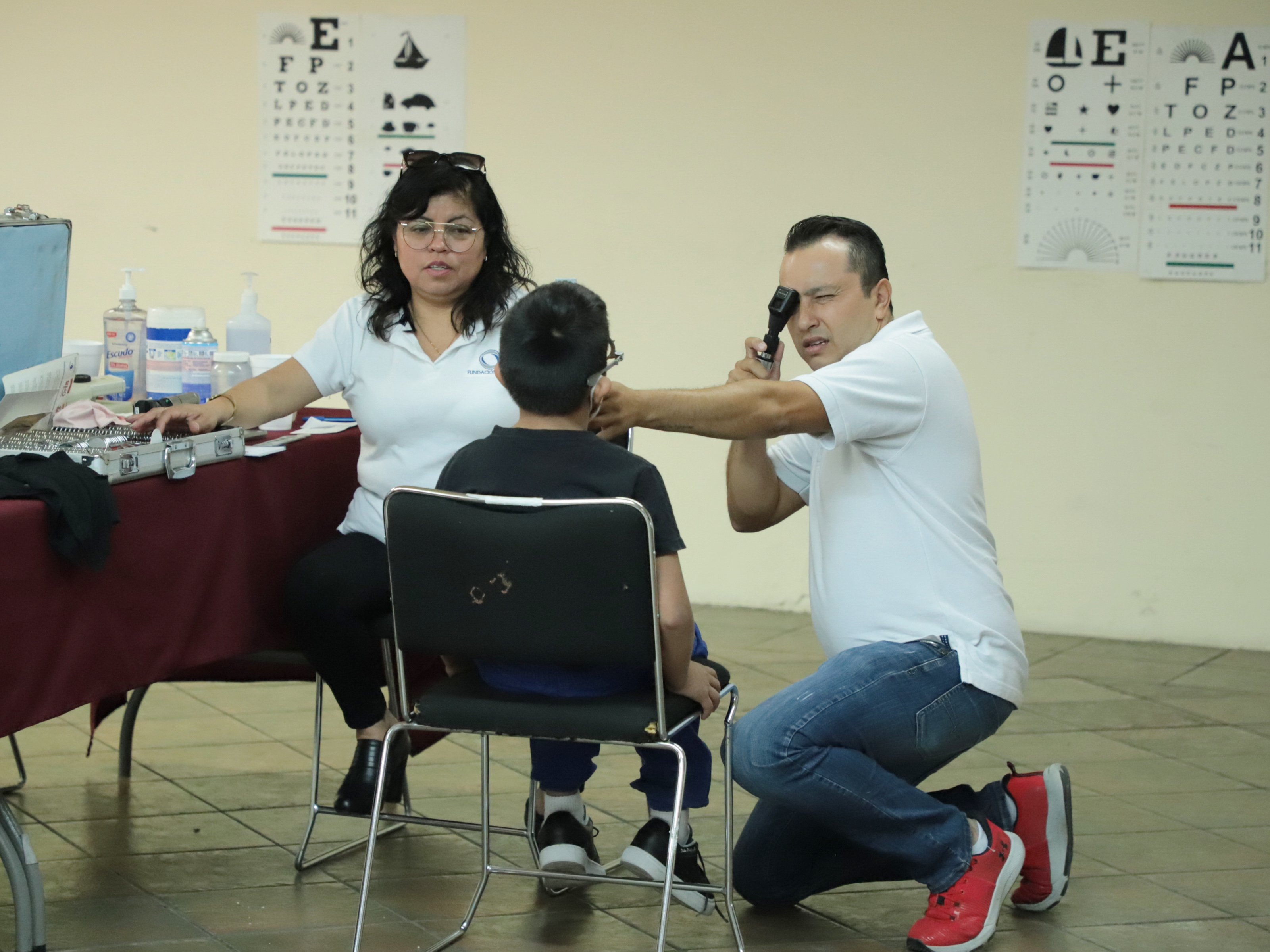 Con Jornada de Salud Visual, SEDIF beneficia a hijas e hijos de trabajadores