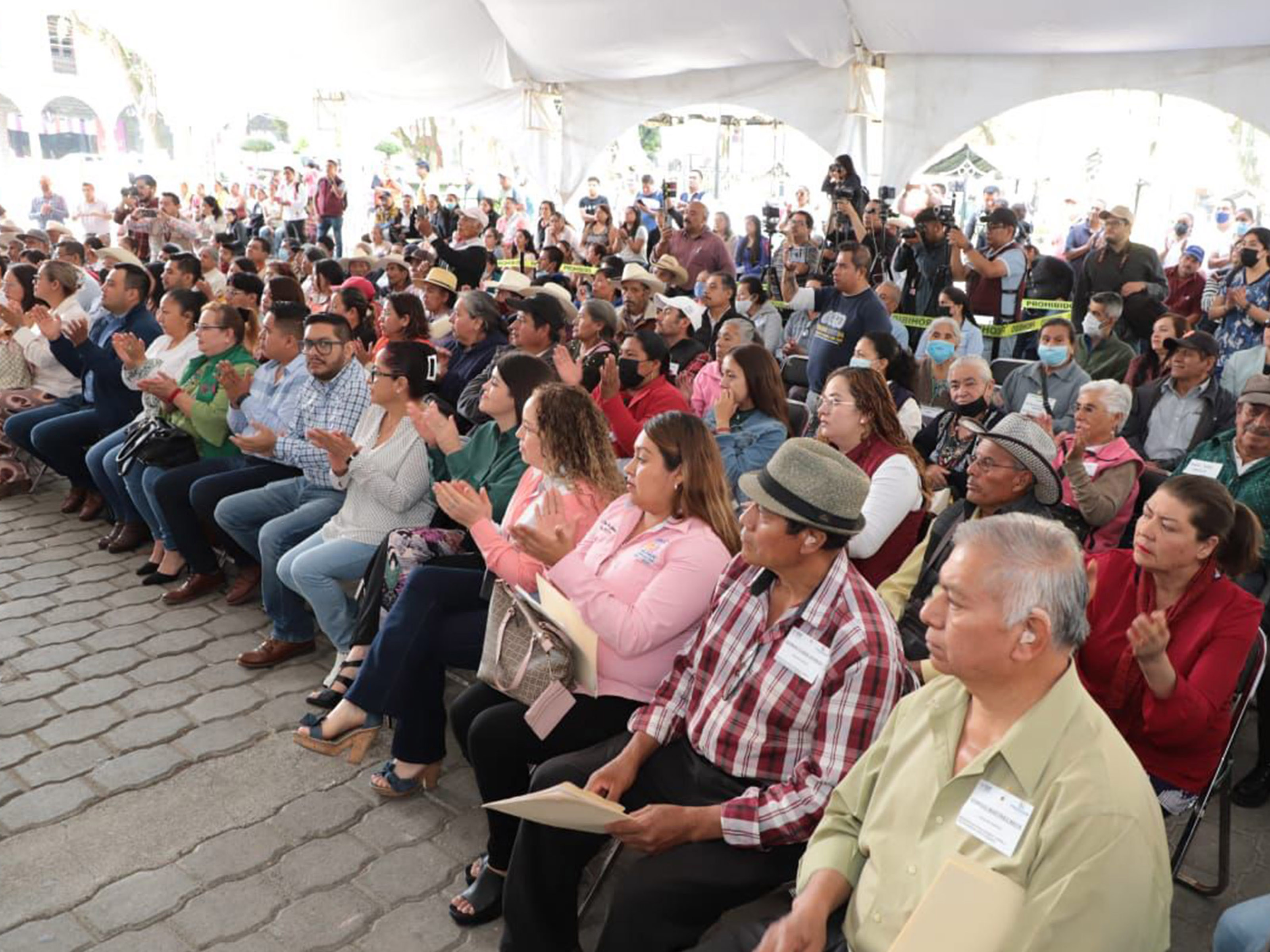 En Huauchinango, entrega SEDIF aparatos auditivos a 125 personas