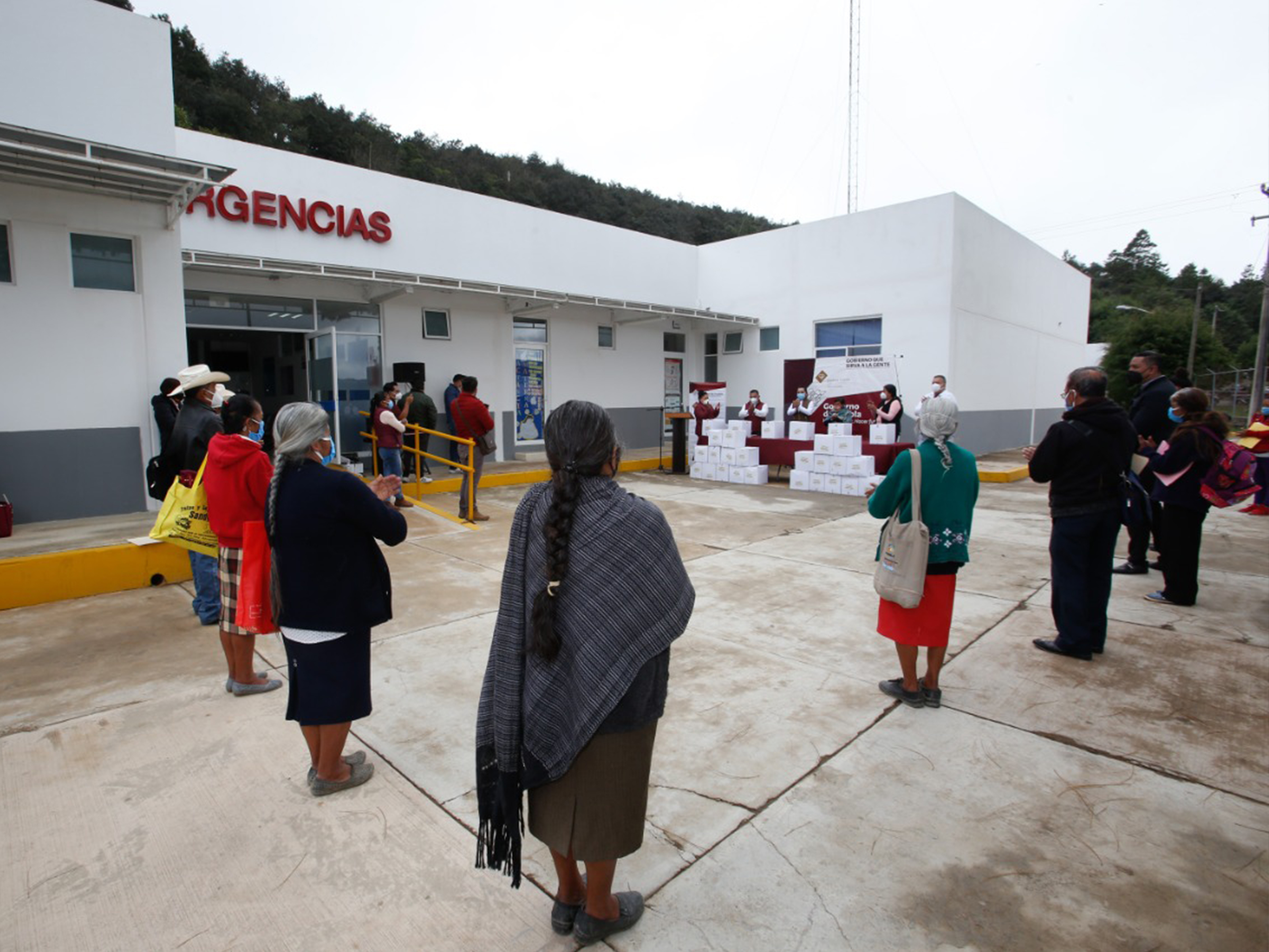 En Zoquitlán y Vicente Guerrero, SEDIF reparte paquetes alimentarios