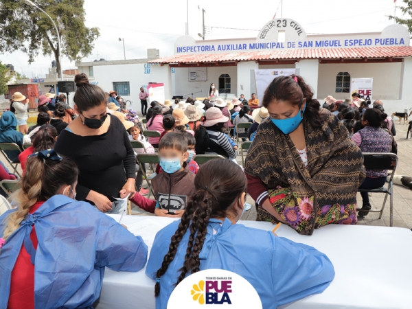 Con jornada de salud, SEDIF atiende a población de inspectoría en Puebla capital