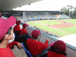 Disfrutan niñas, niños y adolescentes del SEDIF partidos del Preolímpico de Béisbol