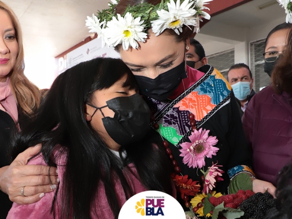 Con “Viernes de las Mujeres”, Gobierno del Estado beneficia a poblanas de Xonacatepec