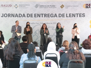 Con entrega de lentes, SEDIF y Beneficencia Pública cambian la vida de poblanas y poblanos