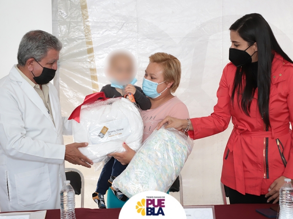 Entrega SEDIF apoyos a familiares de pacientes del Hospital para el Niño Poblano