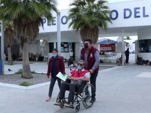 Vecina de Barranca Honda recibe atención integral del SEDIF