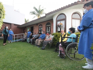 Continúa SEDIF apoyando a adultos mayores que viven en asilos