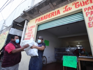 Beneficia SEDIF a establecimientos de elaboración de pan con insumos