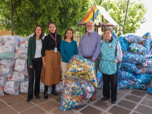 Encabeza Gaby Bonilla entrega de más de cinco toneladas de tapitas para niños con cáncer