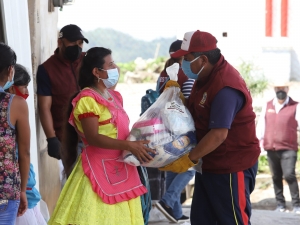 Intensifica SEDIF entrega de apoyos a damnificados de Olintla