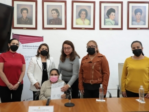 Entrega SEDIF apoyo a familia de agente ministerial caído en cumplimiento de su deber