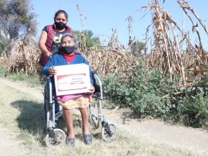 Reciben pobladores de San Pedro Cholula apoyos alimentarios del SEDIF