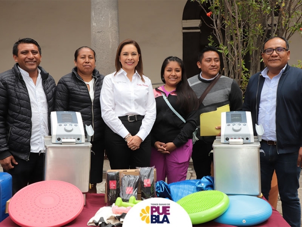 Beneficia Gaby Bonilla a unidades de Rehabilitación de Altepexi, Tehuitzingo y Tepatlaxco de Hidalgo