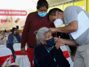 En Ocoyucan, SEDIF continúa entrega de auxiliares auditivos y lentes