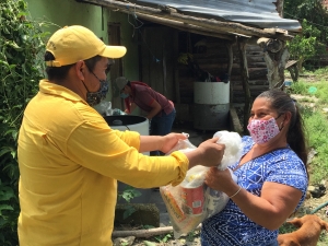 Entrega SEDIF apoyos a damnificados de Venustiano Carranza