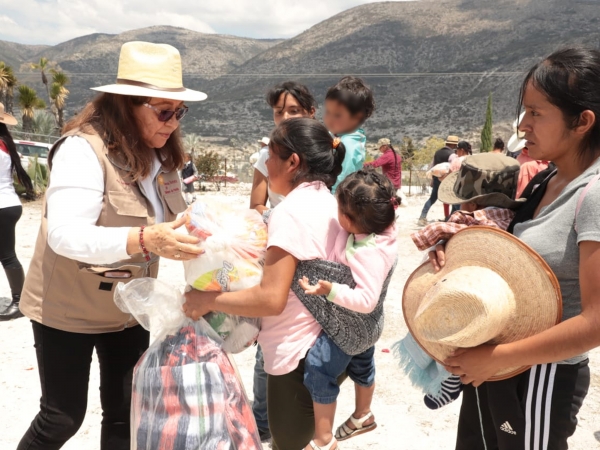 SEDIF realiza jornada de salud y entrega apoyos en Tehuacán