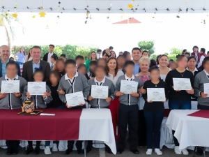 Celebra SEDIF graduación de niñas, niños y adolescentes de casas de asistencia