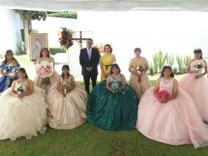 Festeja SEDIF a ocho quinceañeras de Casa del Adolescente