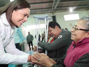 Entrega Gaby Bonilla equipamiento en región de Tehuacán